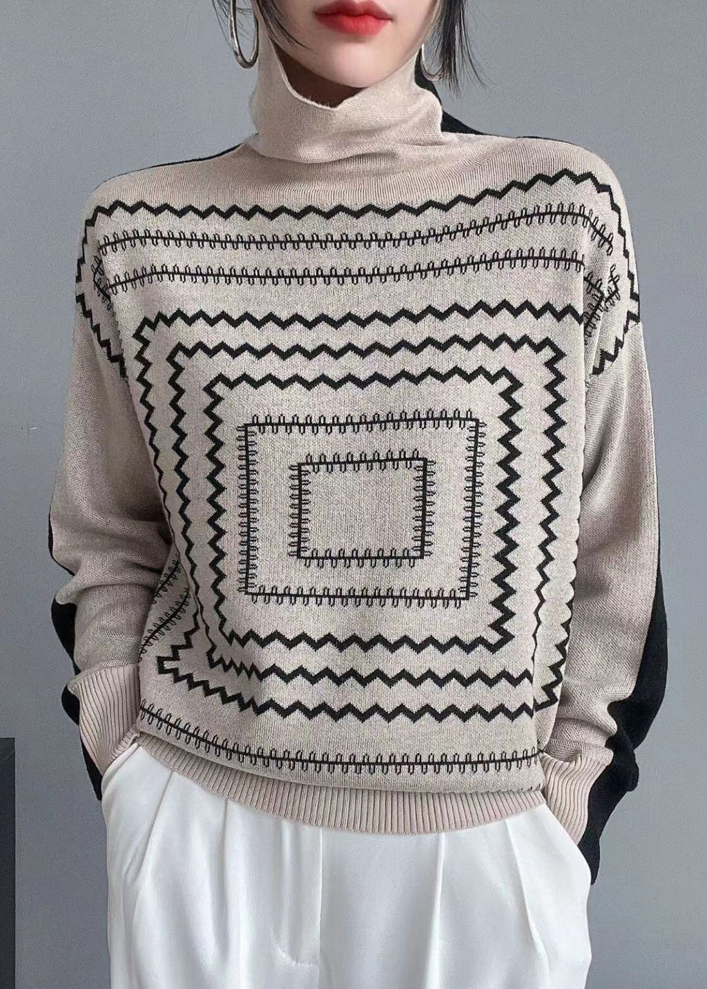 Well Tailored Sweater with a Graceful Silhouette