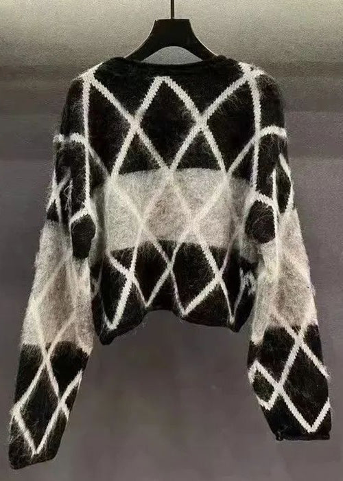 Classic Vintage Sweater with a Flattering Fit