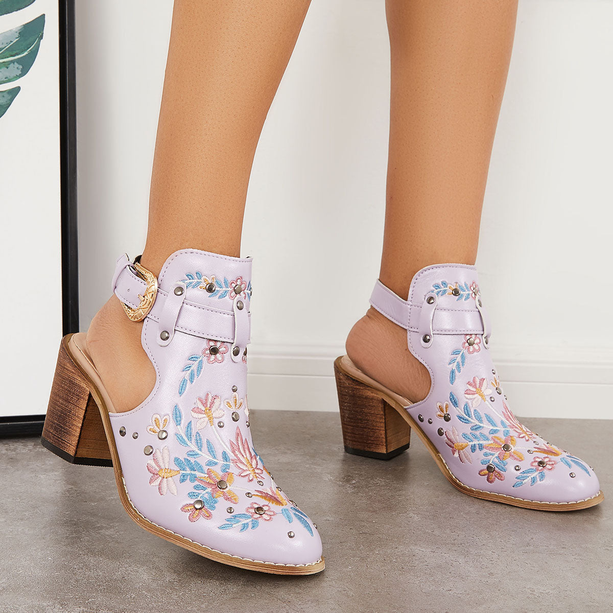 Chic Orthopedic Sandals with Unique Design