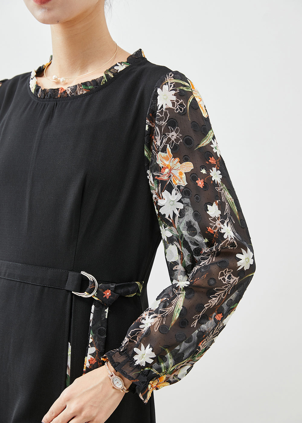 Beautifully Finished Dress in a Timeless Design