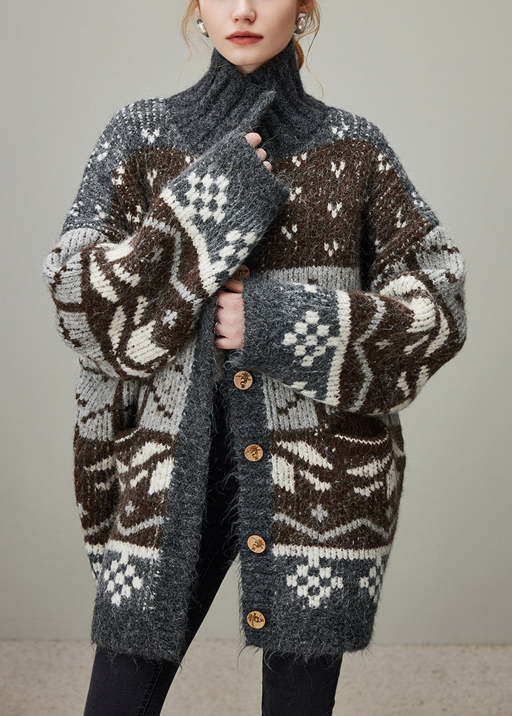 Well Tailored Coat with a Graceful Silhouette