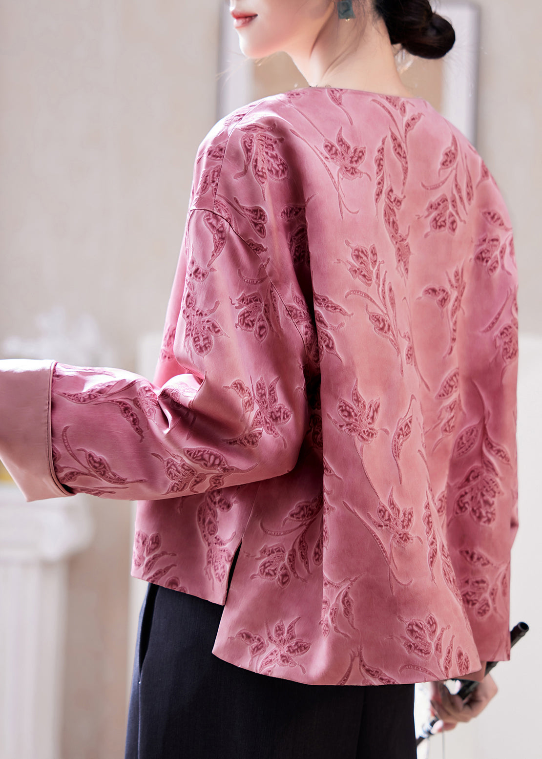 Well Tailored Coat with a Graceful Silhouette