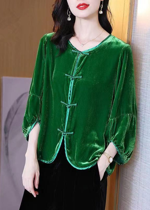 Effortlessly Elegant Top with a Timeless Design