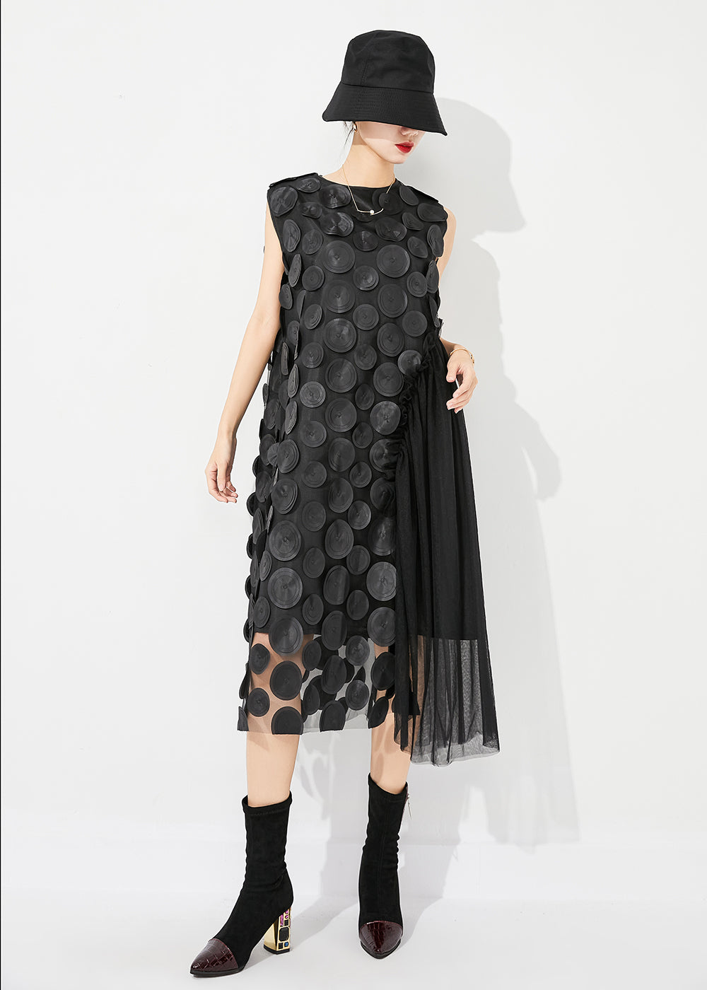 Effortlessly Elegant Dress with a Timeless Design