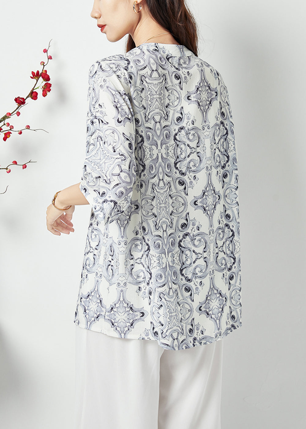Well Tailored Shirt with a Graceful Silhouette