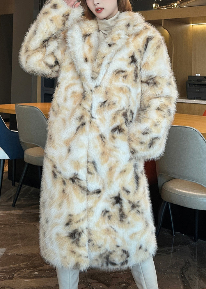 Well Tailored Coat with a Graceful Silhouette