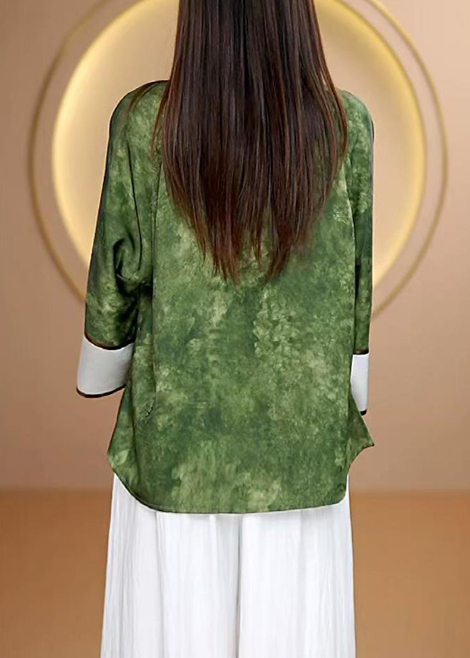Sophisticated Blouse with a Clean Classic Look