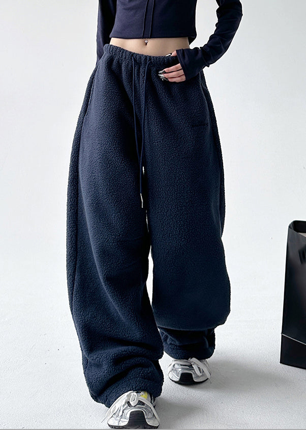 Effortlessly Elegant Pants with a Timeless Design