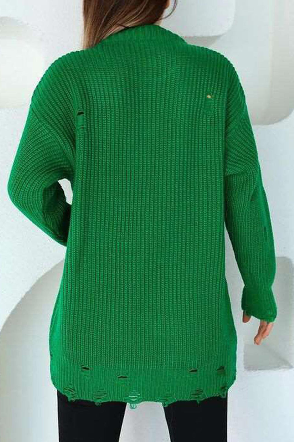 Well Tailored Sweater with a Graceful Silhouette