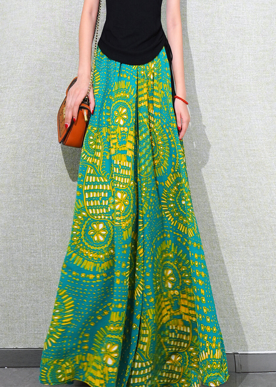 Well Tailored Pants with a Graceful Silhouette