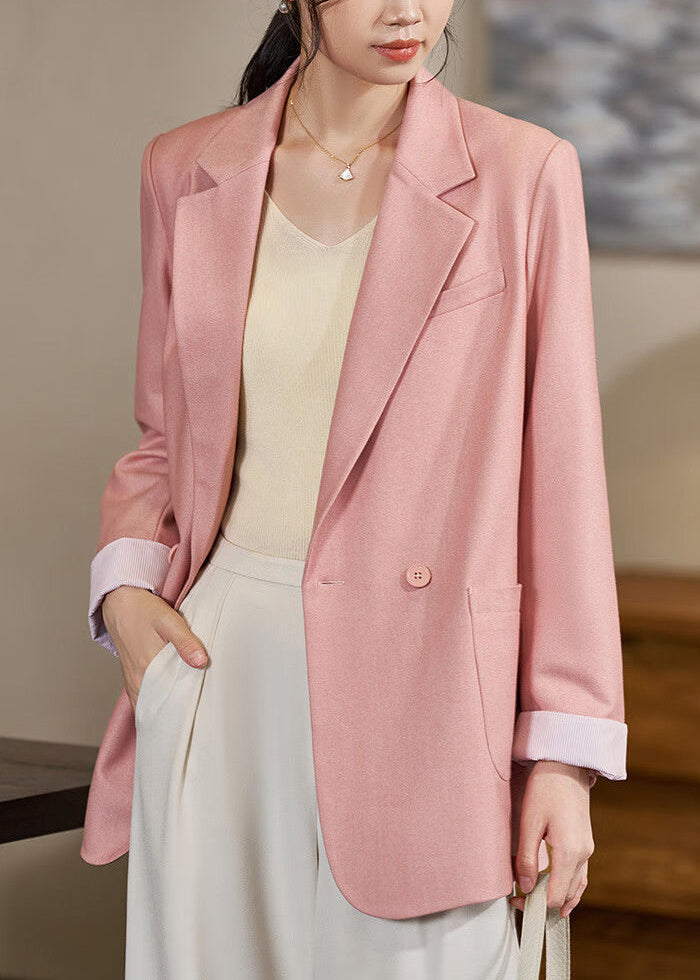 Well Tailored Coat with a Graceful Silhouette