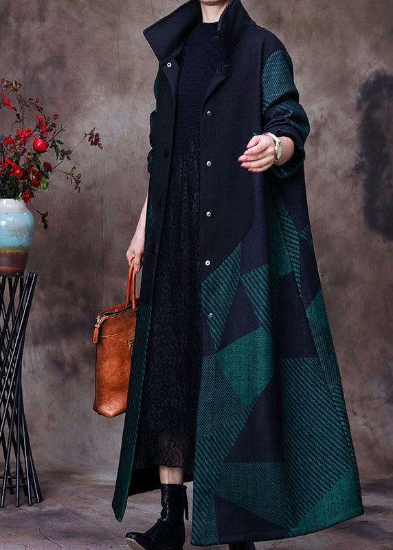 Well Tailored Coat with a Graceful Silhouette