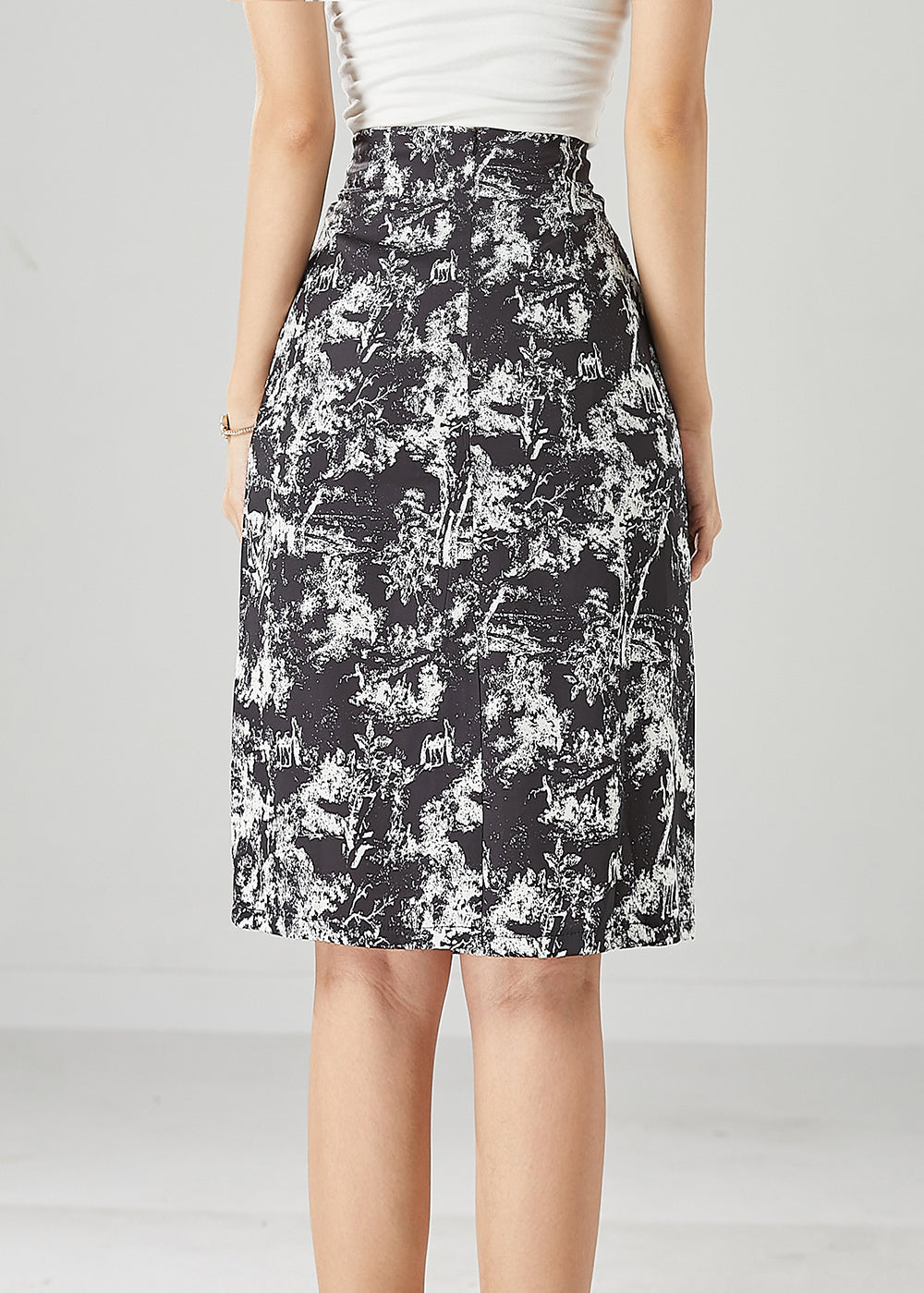 Gracefully Styled Garment for Any Occasion