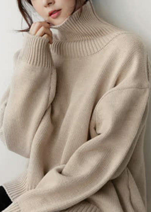 Well Tailored Sweater with a Graceful Silhouette