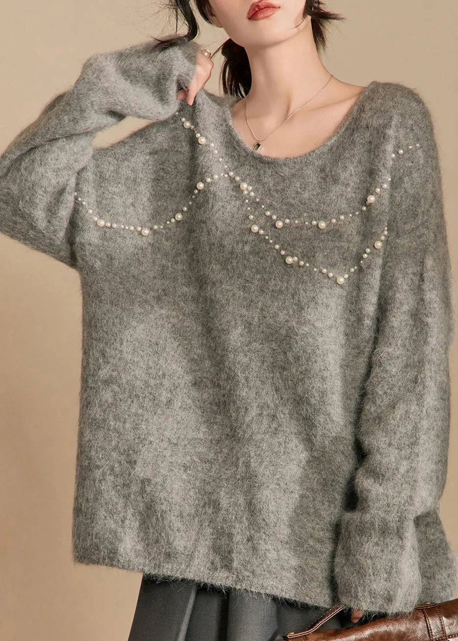 Effortlessly Elegant Sweater with a Timeless Design