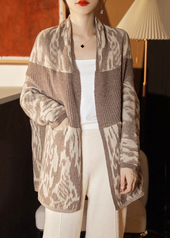 Well Tailored Cardigan with a Graceful Silhouette