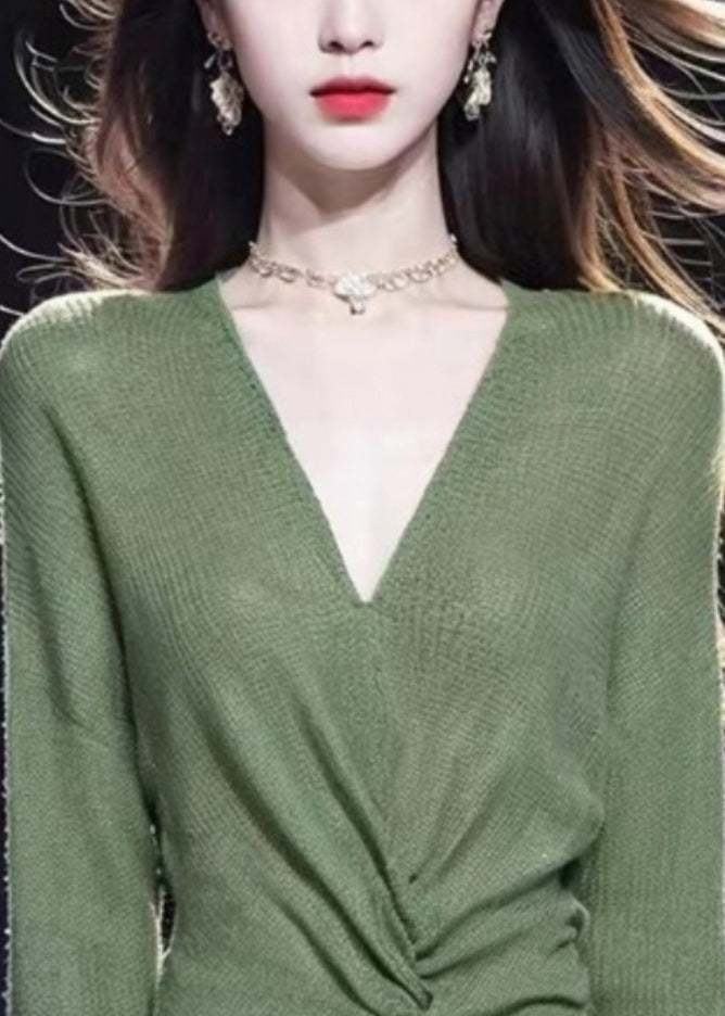 Well Tailored Sweater with a Graceful Silhouette
