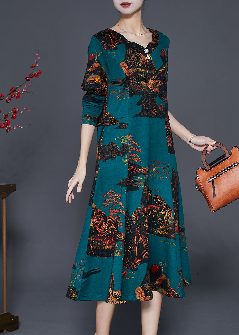 Effortlessly Elegant Dress with a Timeless Design