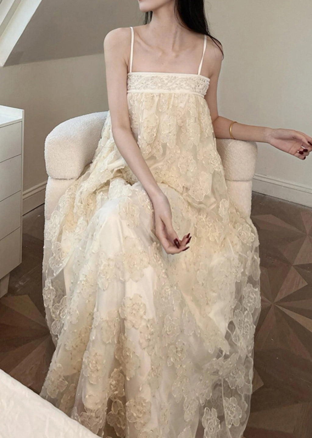 Beautifully Finished Dress in a Timeless Design