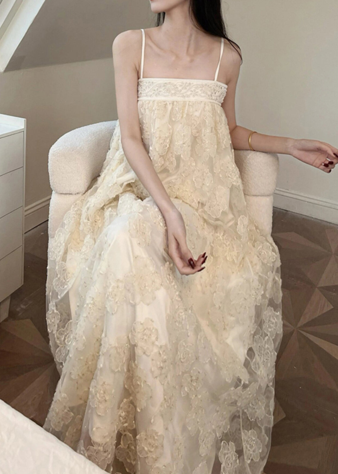 Beautifully Finished Dress in a Timeless Design