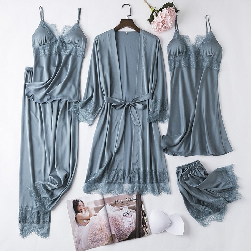Finely Styled Garment with a Classic Vintage Look