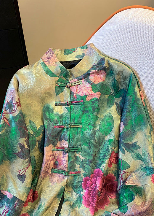 Well Tailored Coat with a Graceful Silhouette