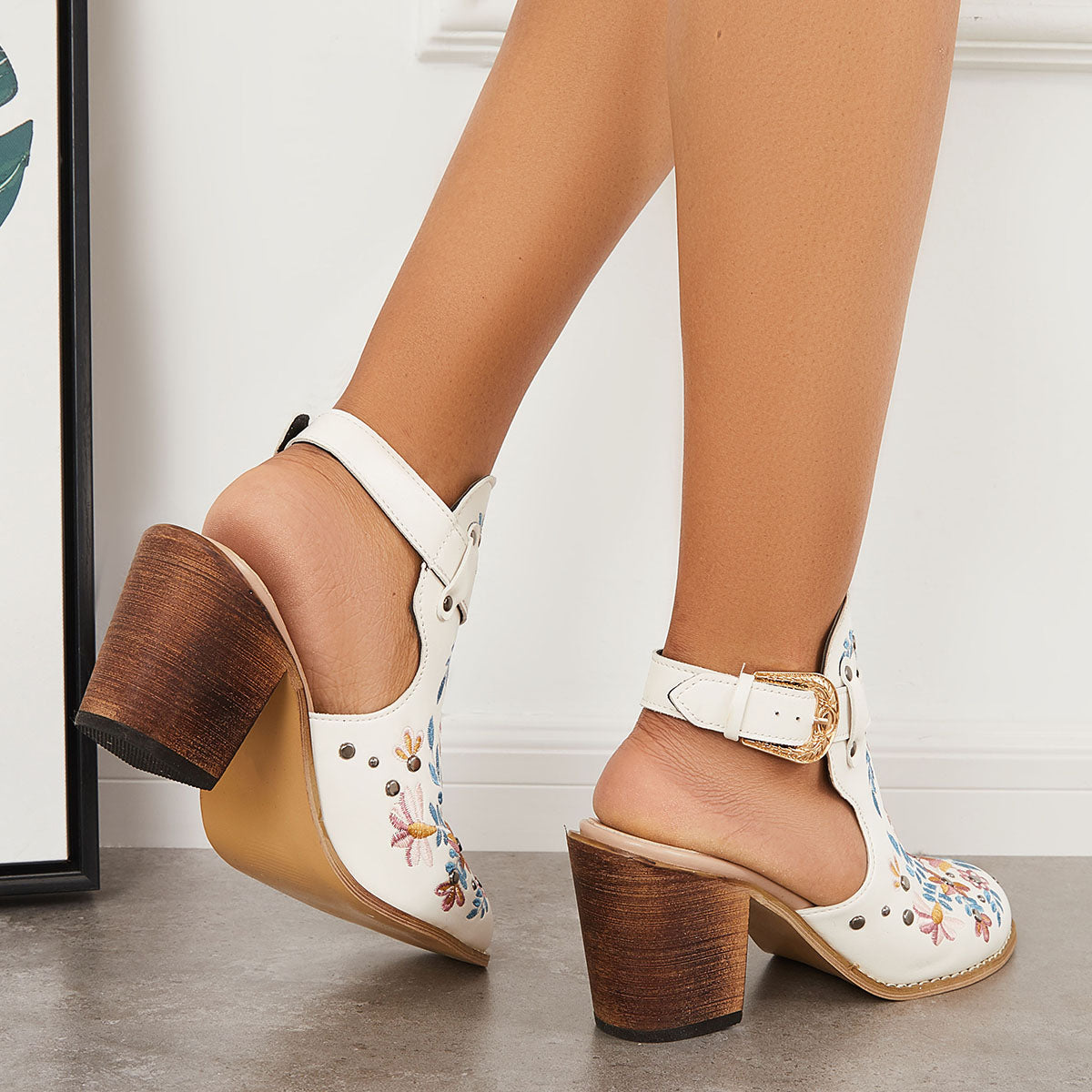 Chic Orthopedic Sandals with Unique Design