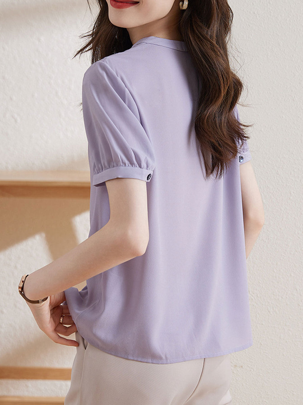 Well Tailored Top with a Graceful Silhouette