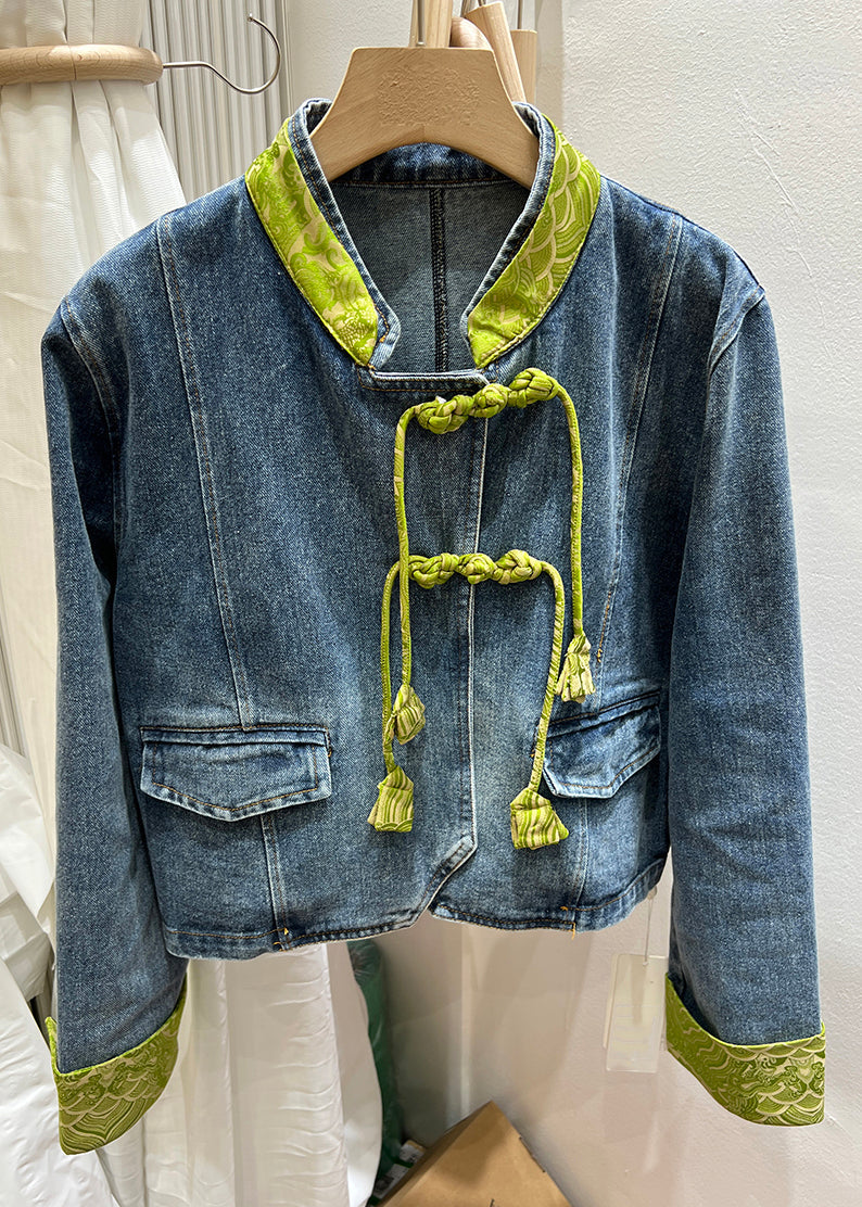 Effortlessly Elegant Coat with a Timeless Design