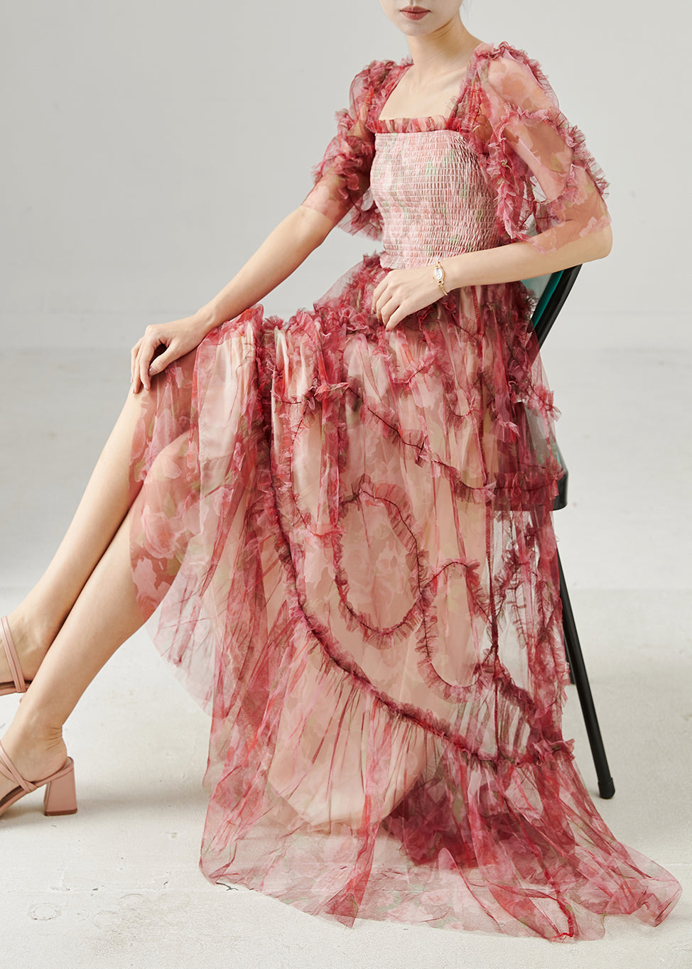 Well Tailored Dress with a Graceful Silhouette