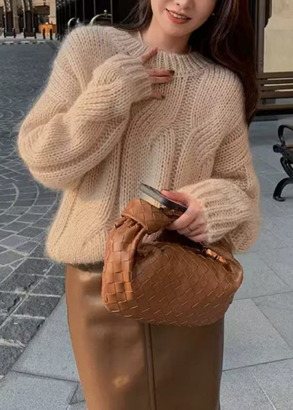 Effortlessly Elegant Sweater with a Timeless Design