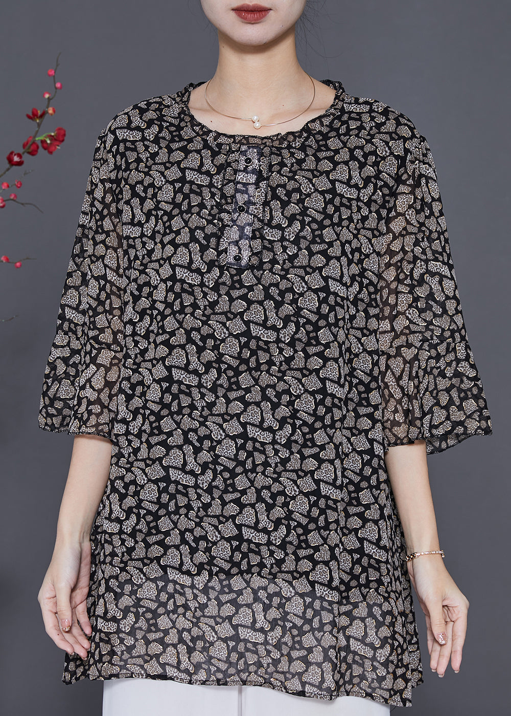 Effortlessly Elegant Top with a Timeless Design