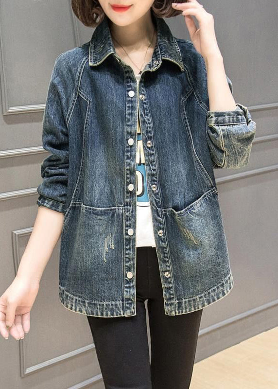 Well Tailored Coat with a Graceful Silhouette