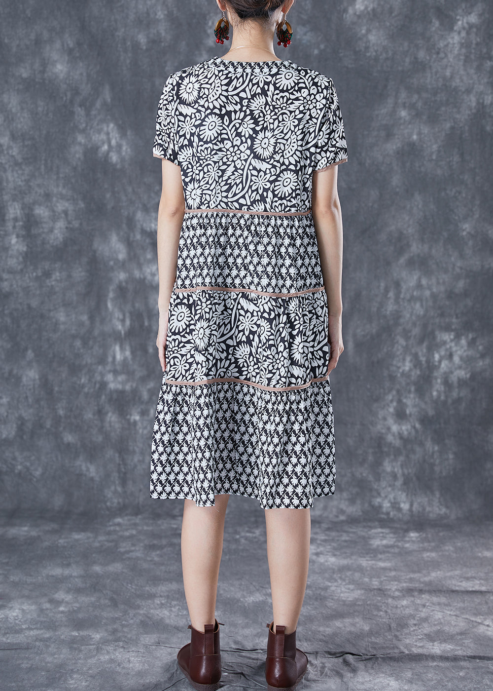 Effortlessly Elegant Dress with a Timeless Design