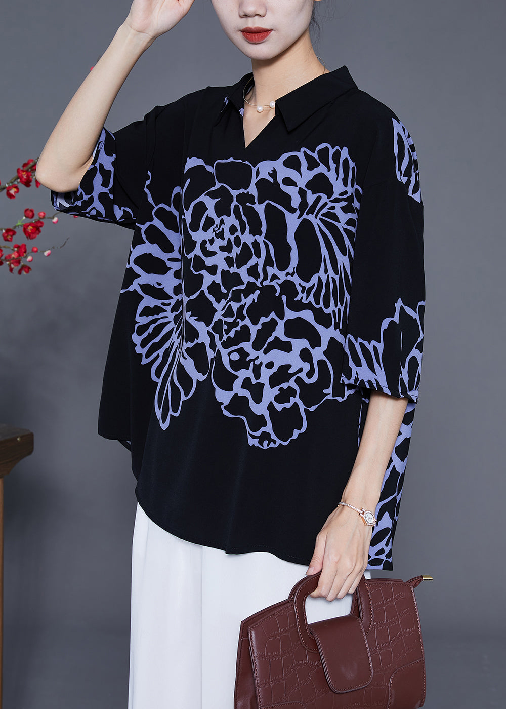Well Tailored Blouse with a Graceful Silhouette