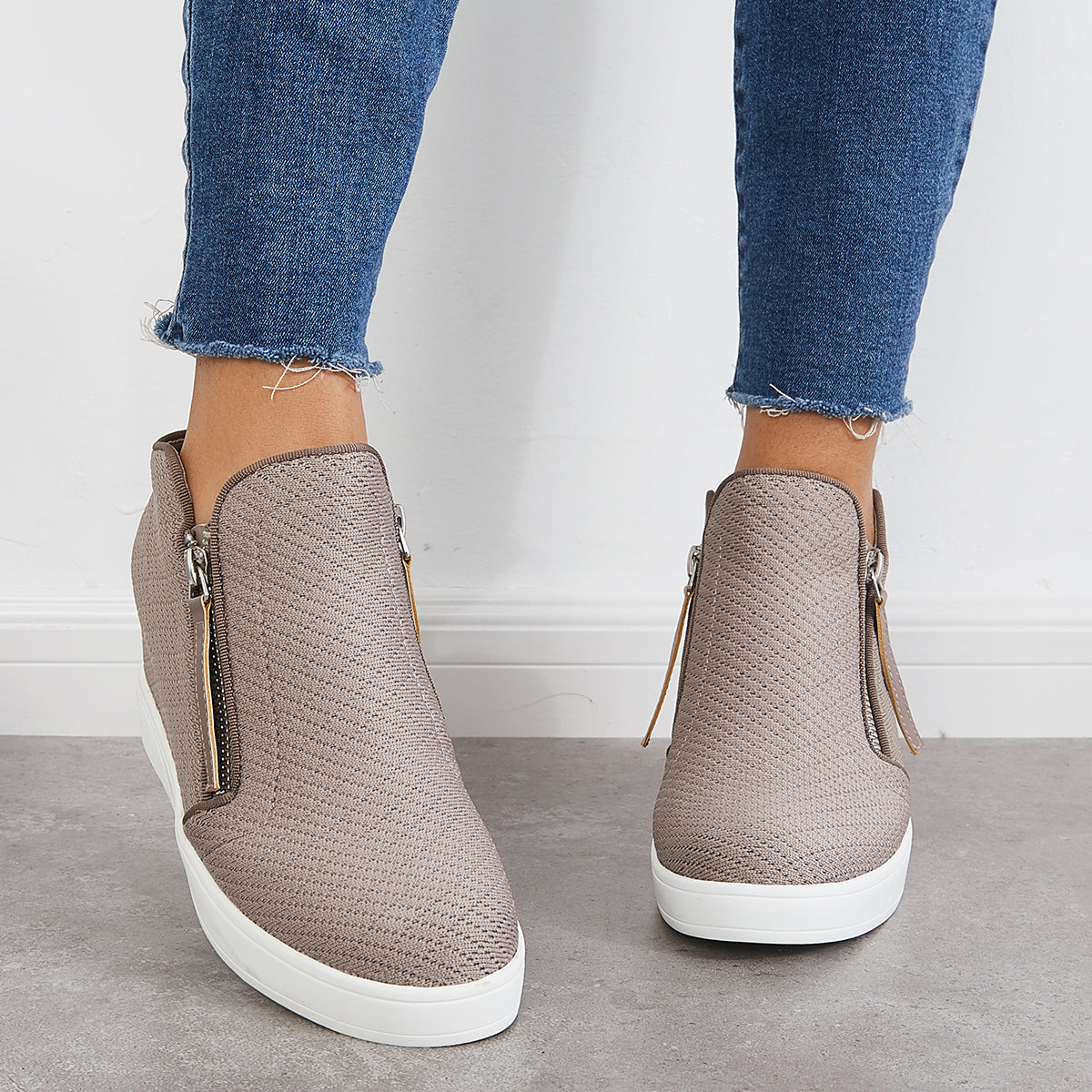 Classic Orthopedic Sneakers with Timeless Style