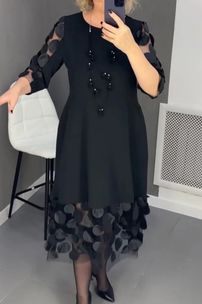 Beautifully Finished Dress in a Timeless Design