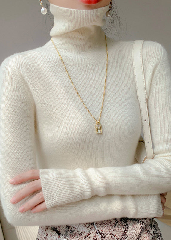 Effortlessly Elegant Sweater with a Timeless Design