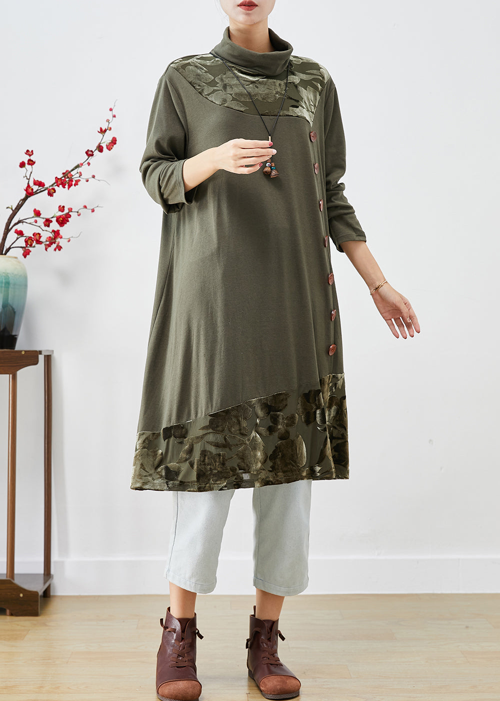 Beautifully Crafted Dress in a Classic Style