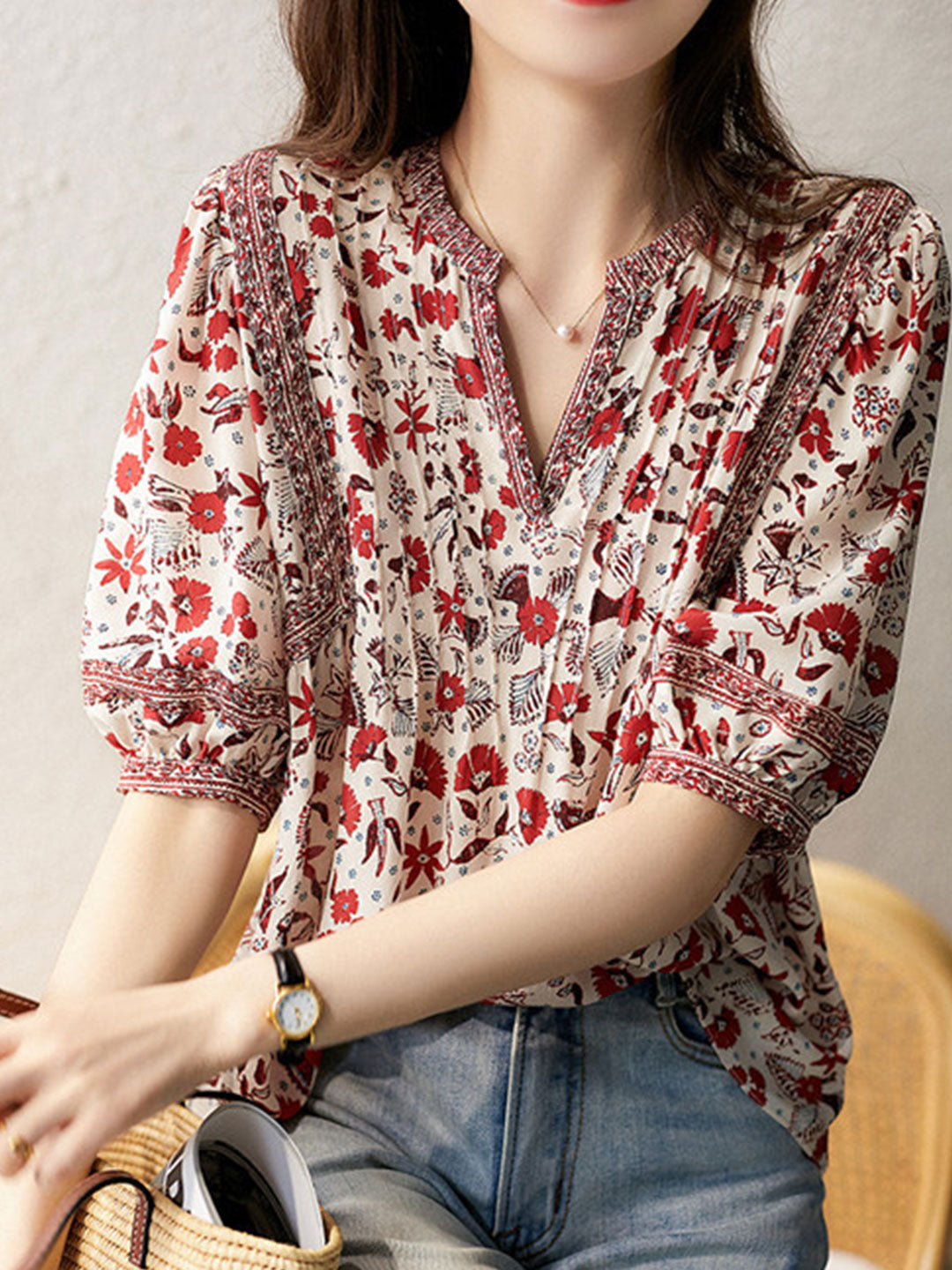 Well Tailored Top with a Graceful Silhouette