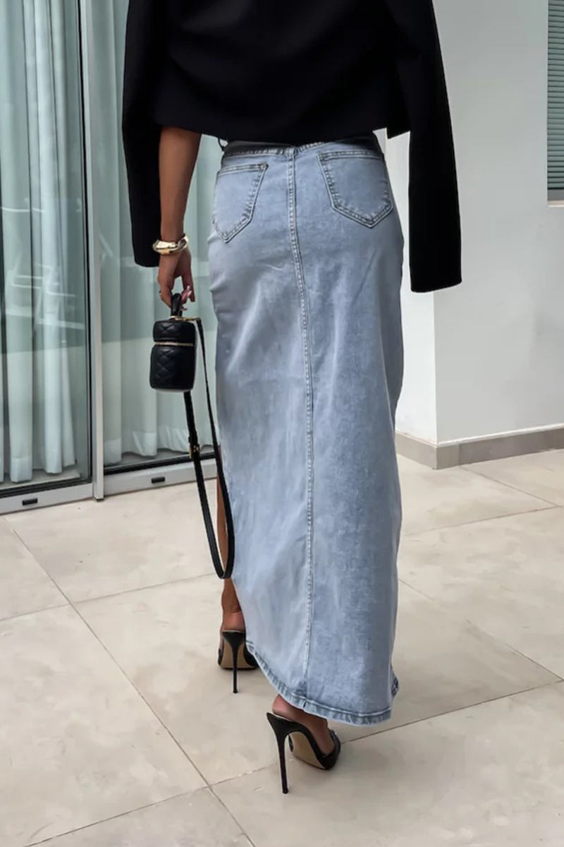 Effortlessly Elegant Garment with a Timeless Design