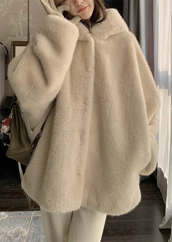 Well Tailored Coat with a Graceful Silhouette