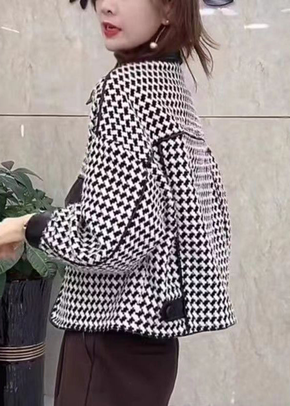 Well Tailored Coat with a Graceful Silhouette