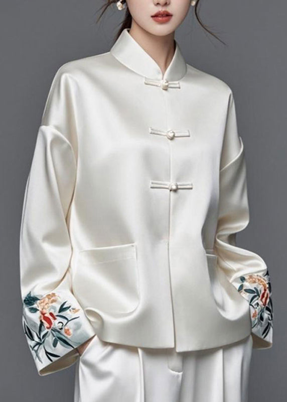 Well Tailored Coat with a Graceful Silhouette