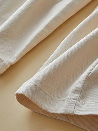 Effortlessly Elegant Pants with a Timeless Design
