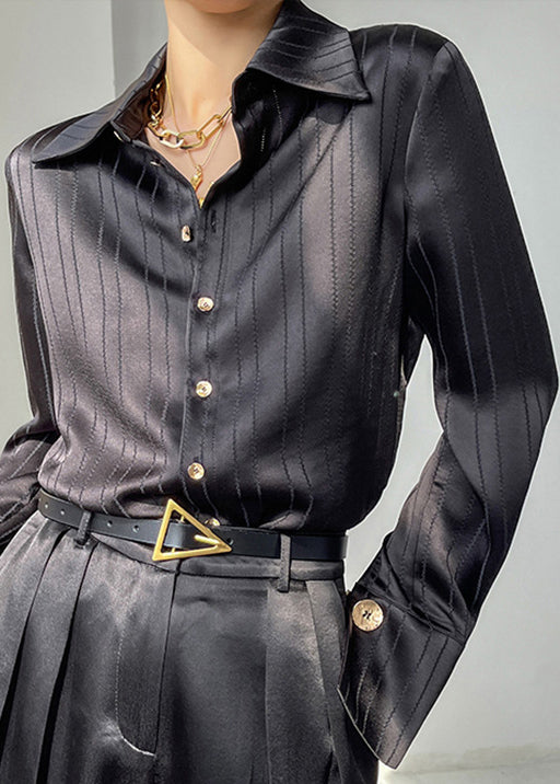 Classic Vintage Shirt with a Flattering Fit
