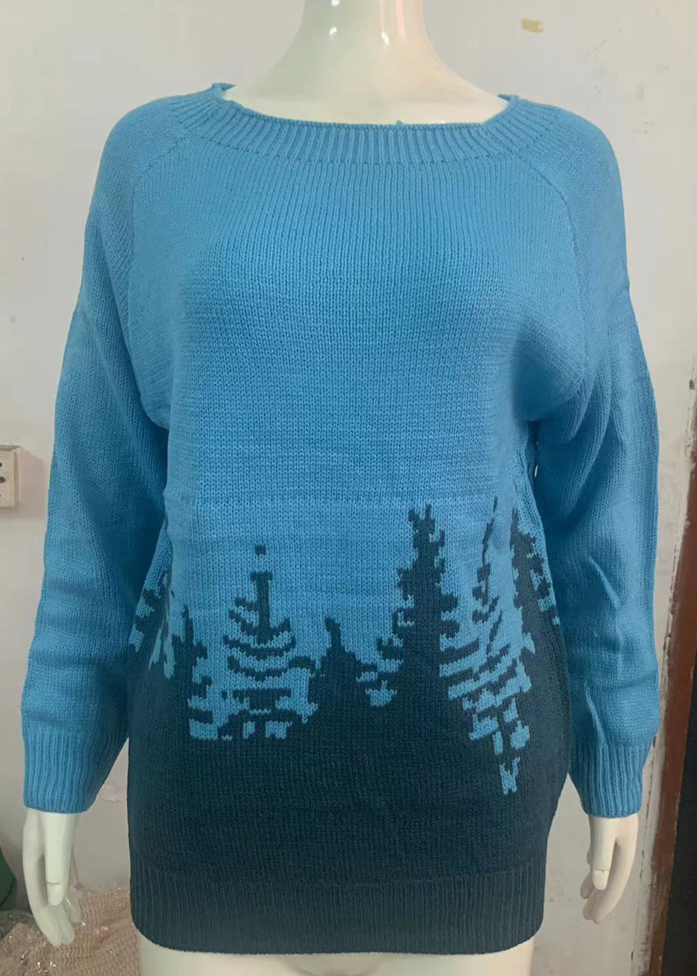 Well Tailored Sweater with a Graceful Silhouette