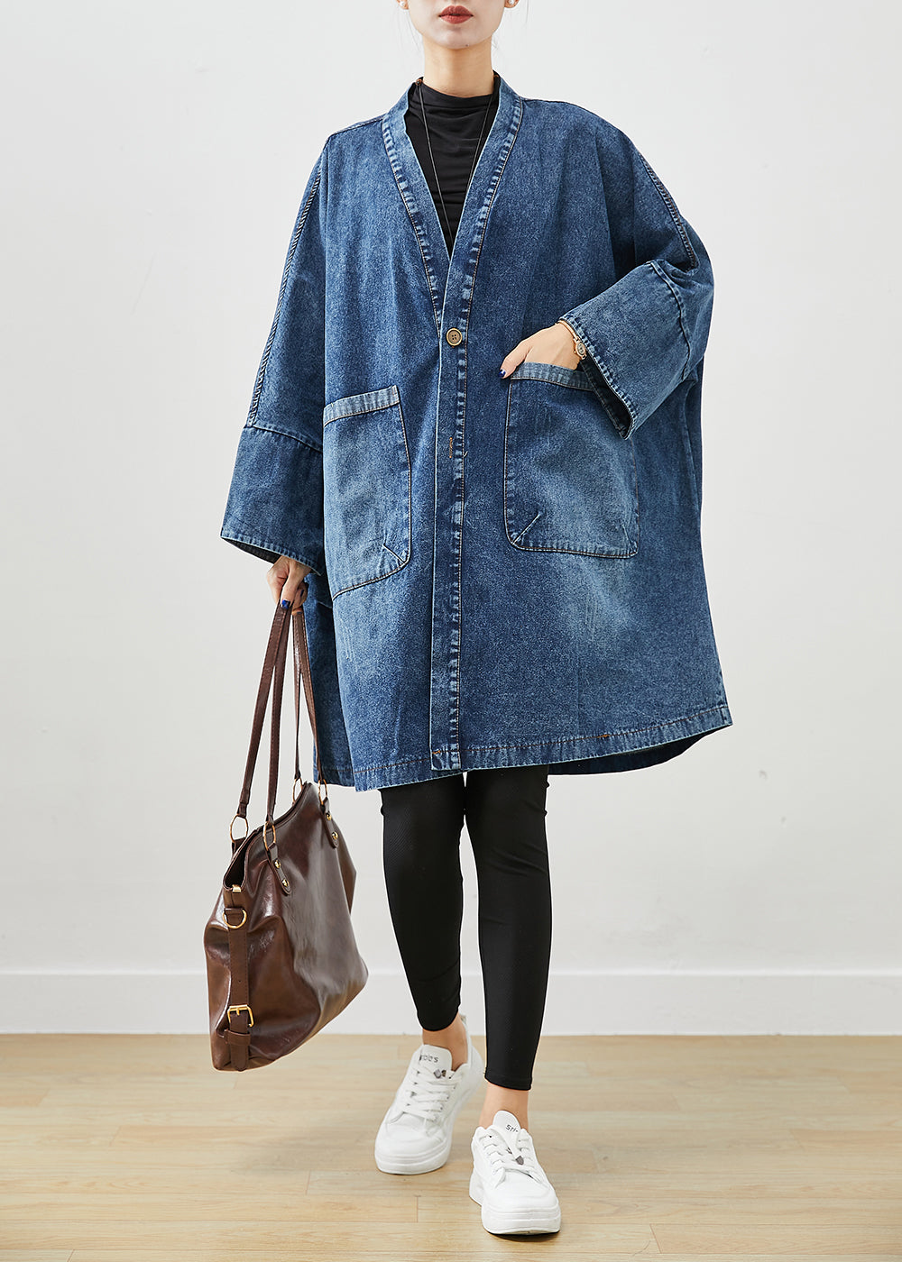 Well Tailored Coat with a Graceful Silhouette