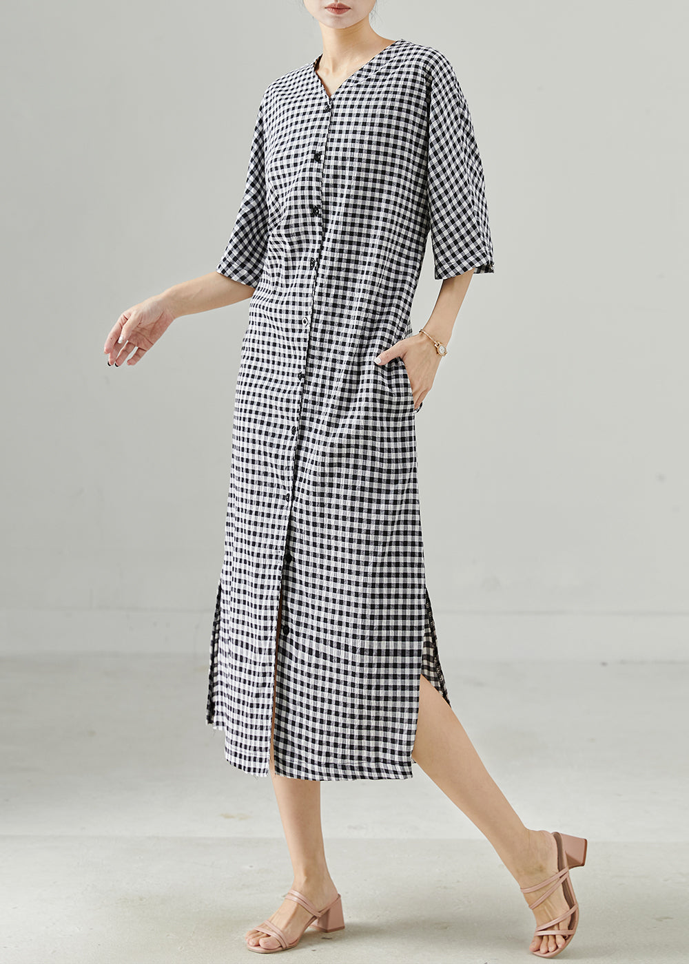 Beautifully Finished Dress in a Timeless Design