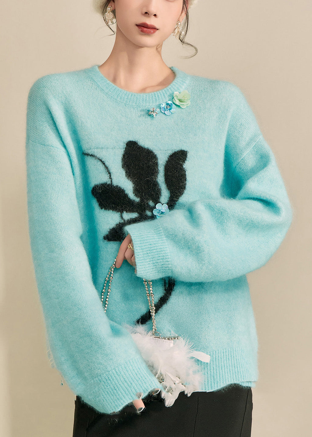 Effortlessly Elegant Sweater with a Timeless Design